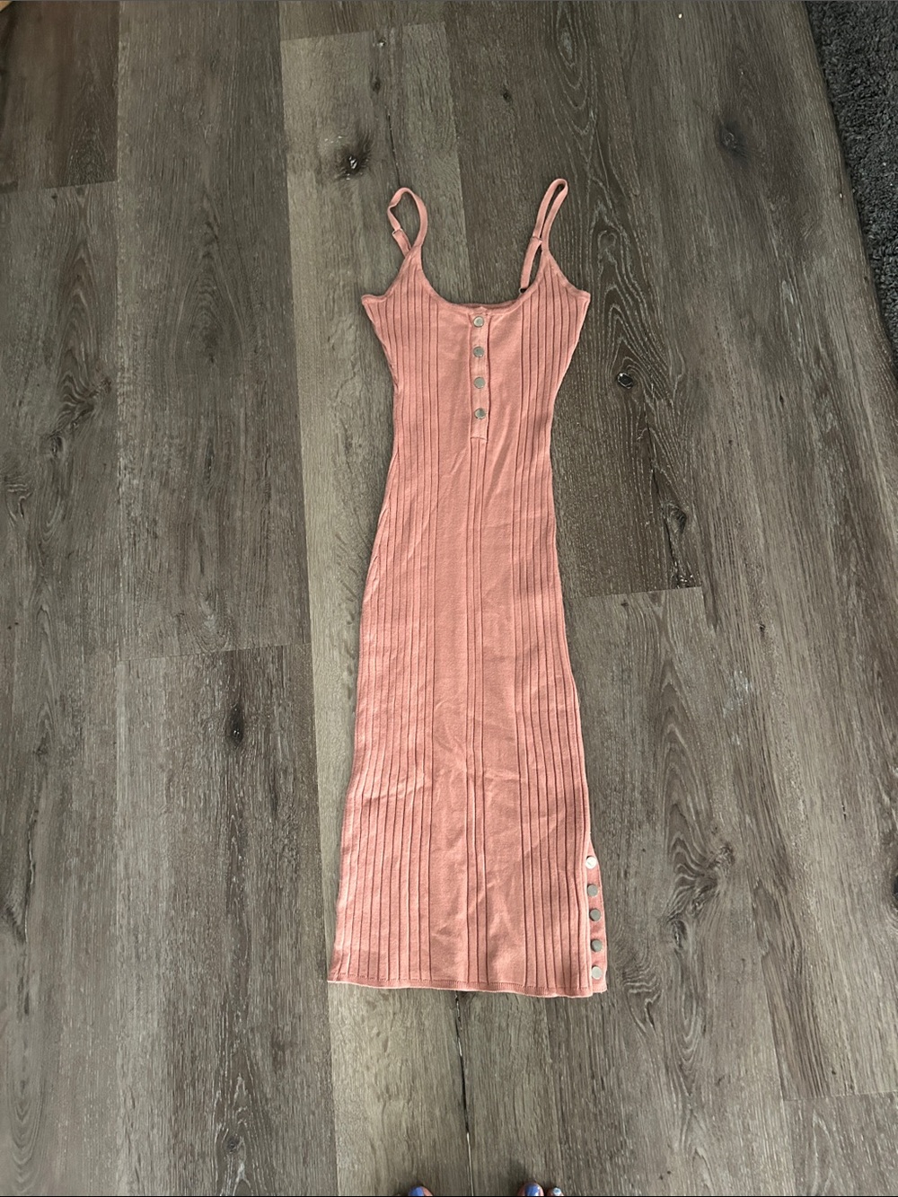 GUESS Ribbed Button-Front Midi Dress in Dusty Peach